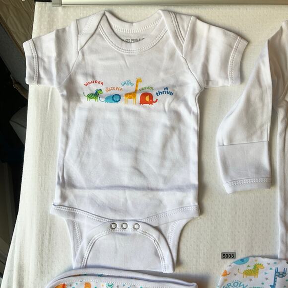 Set of 5 Baby Boy Girl Shirt Sleepwear Hat Blankets Long Sleeve size 0-6M White - Picture 3 of 6